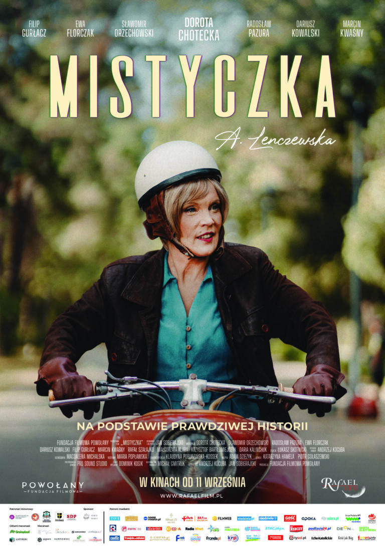 plakat filmu mistyczka - kobieta w buałym kasku na skuterze